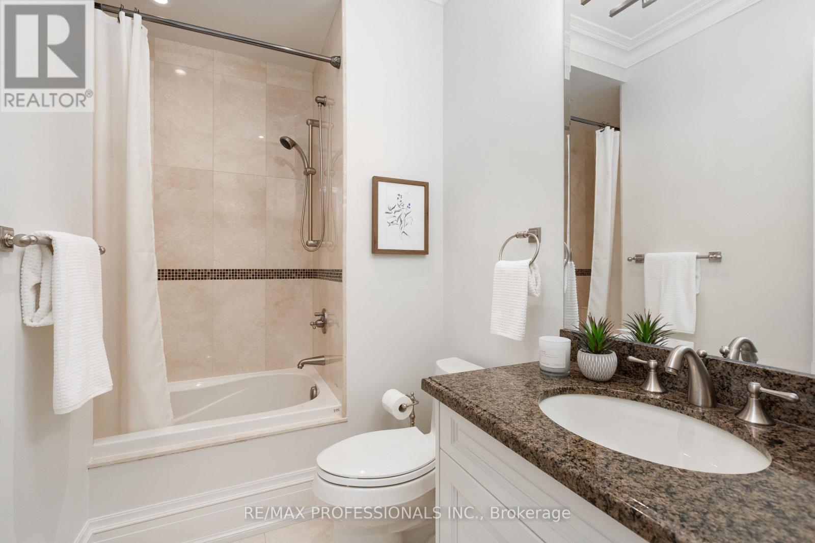 18 HILLCROFT DRIVE - Image 32