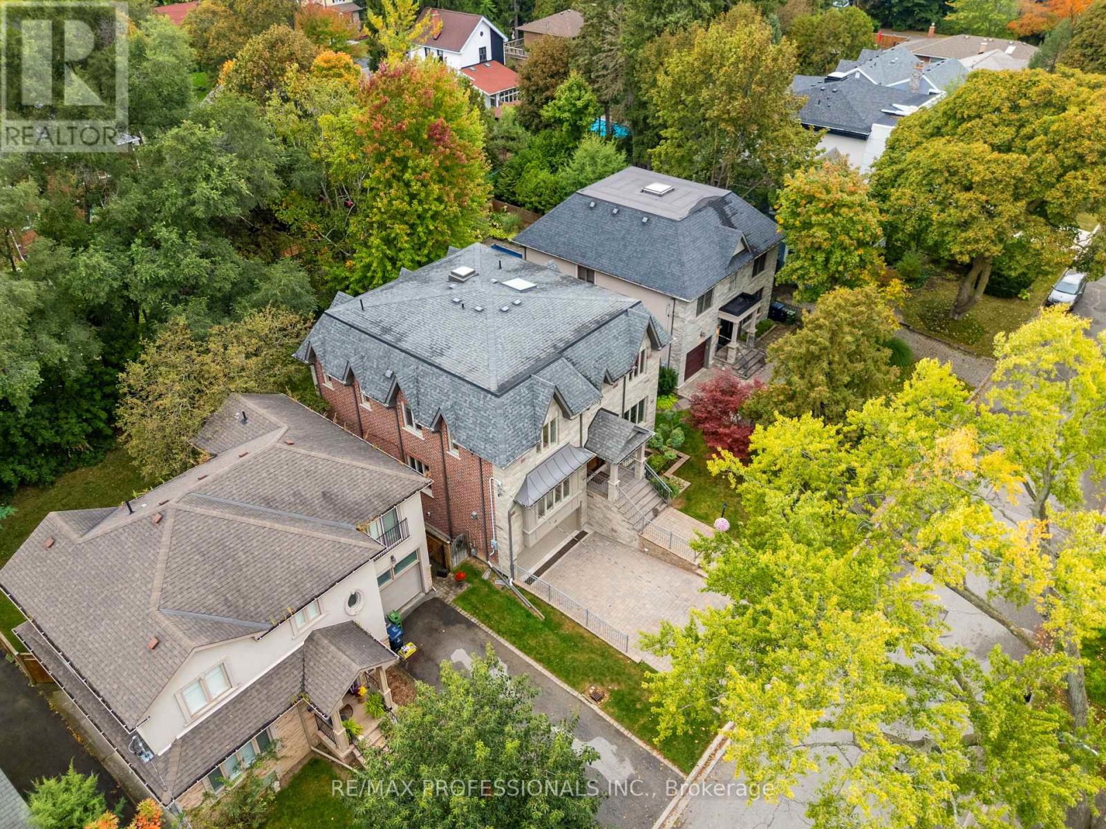 18 HILLCROFT DRIVE - 50