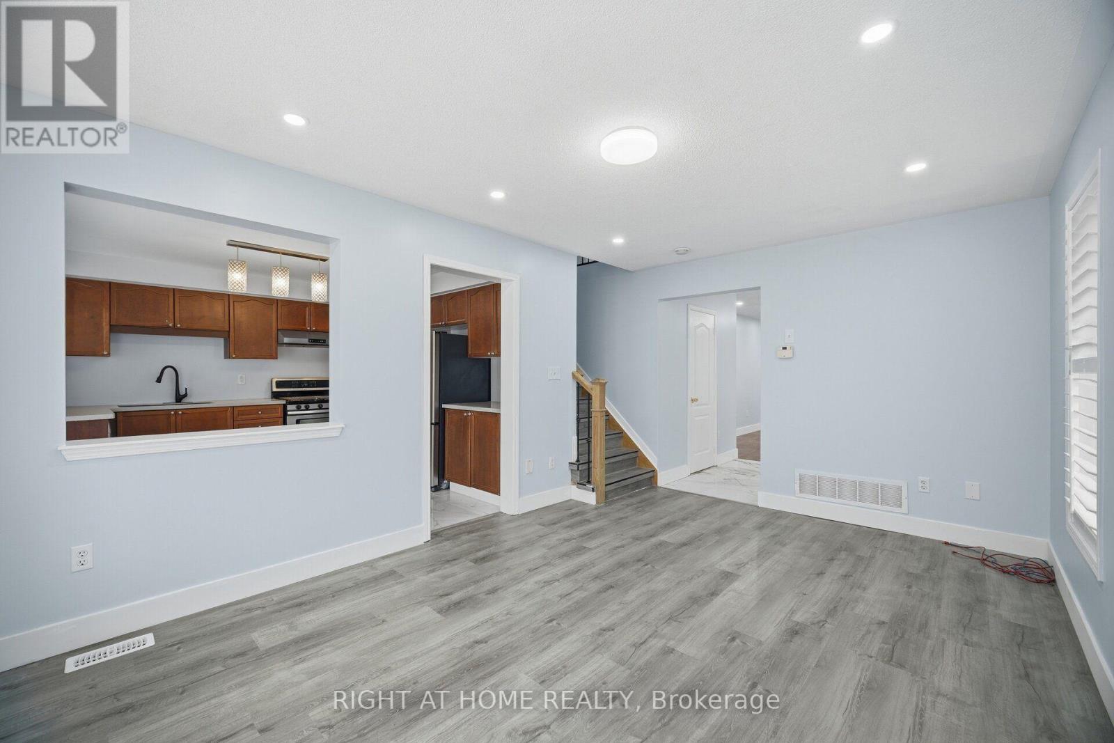 355 BRISDALE DRIVE - 13