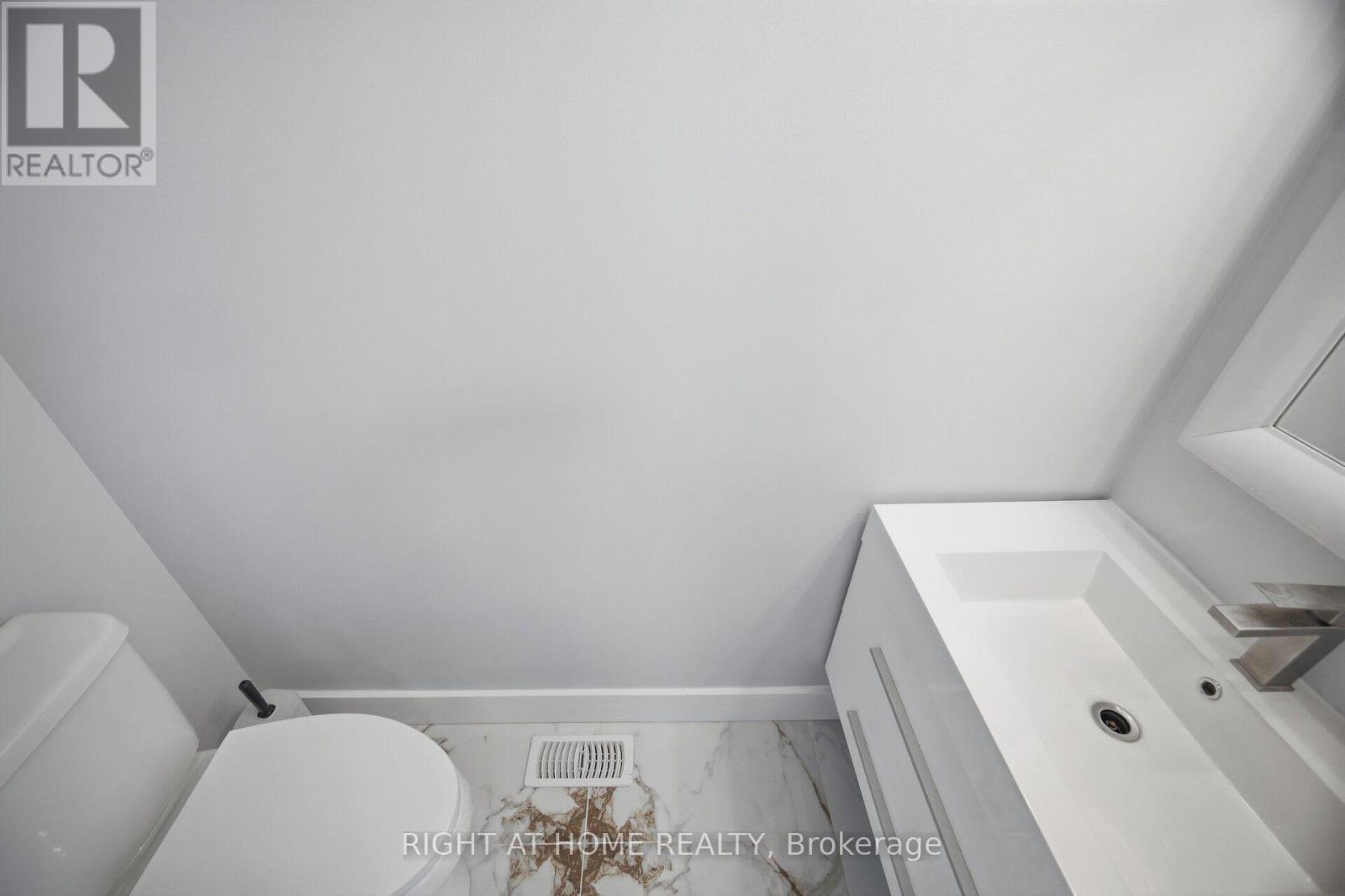 355 Brisdale Drive, Brampton, ON photo 18