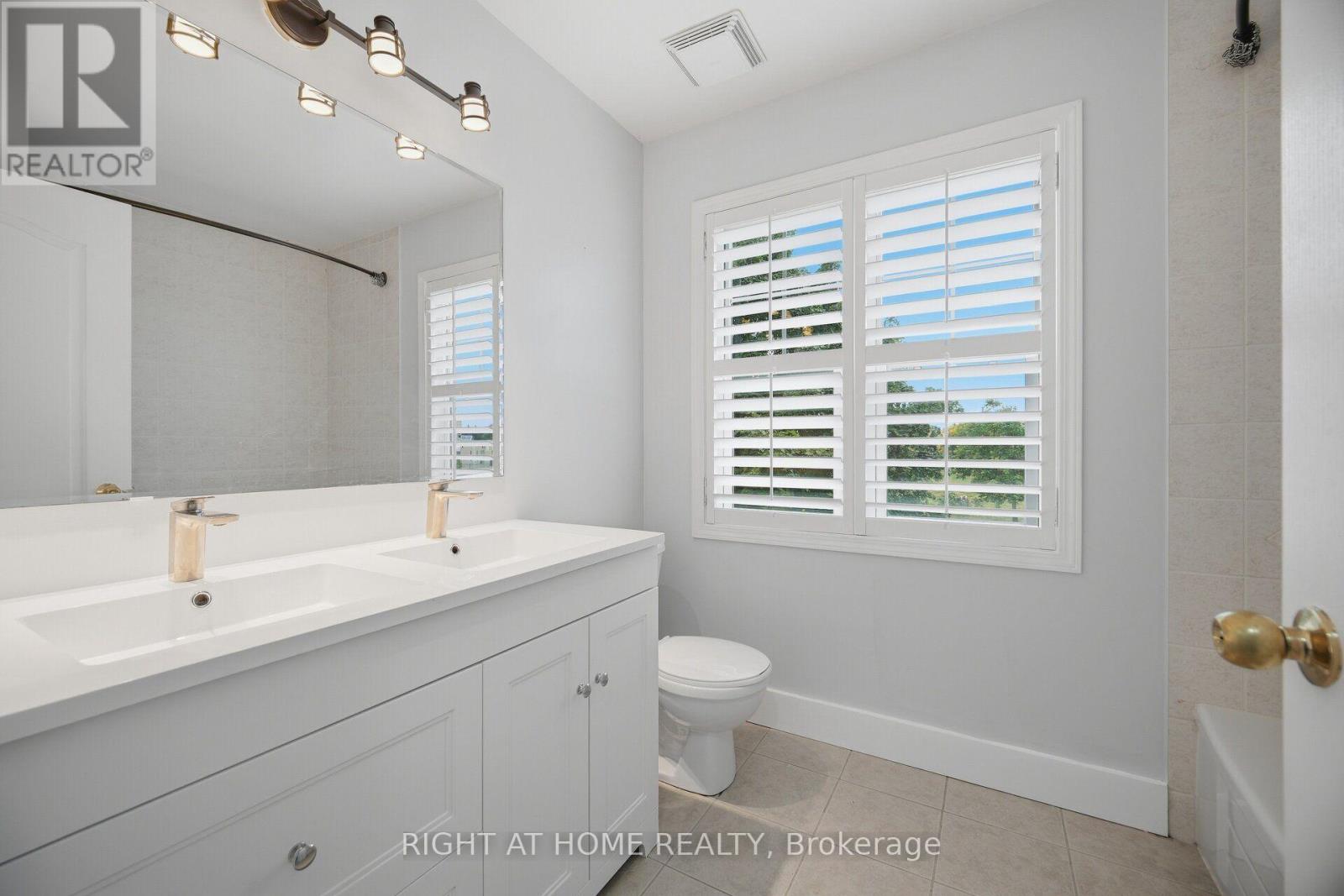 355 BRISDALE DRIVE - 32
