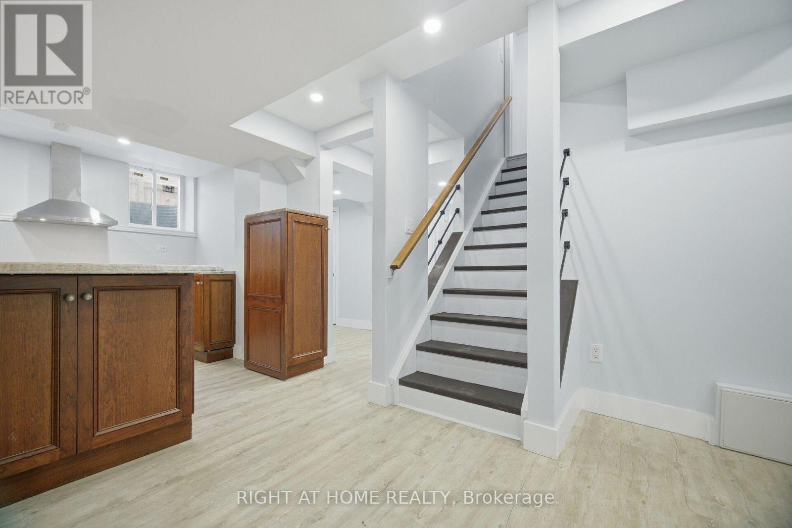 355 BRISDALE DRIVE - 36