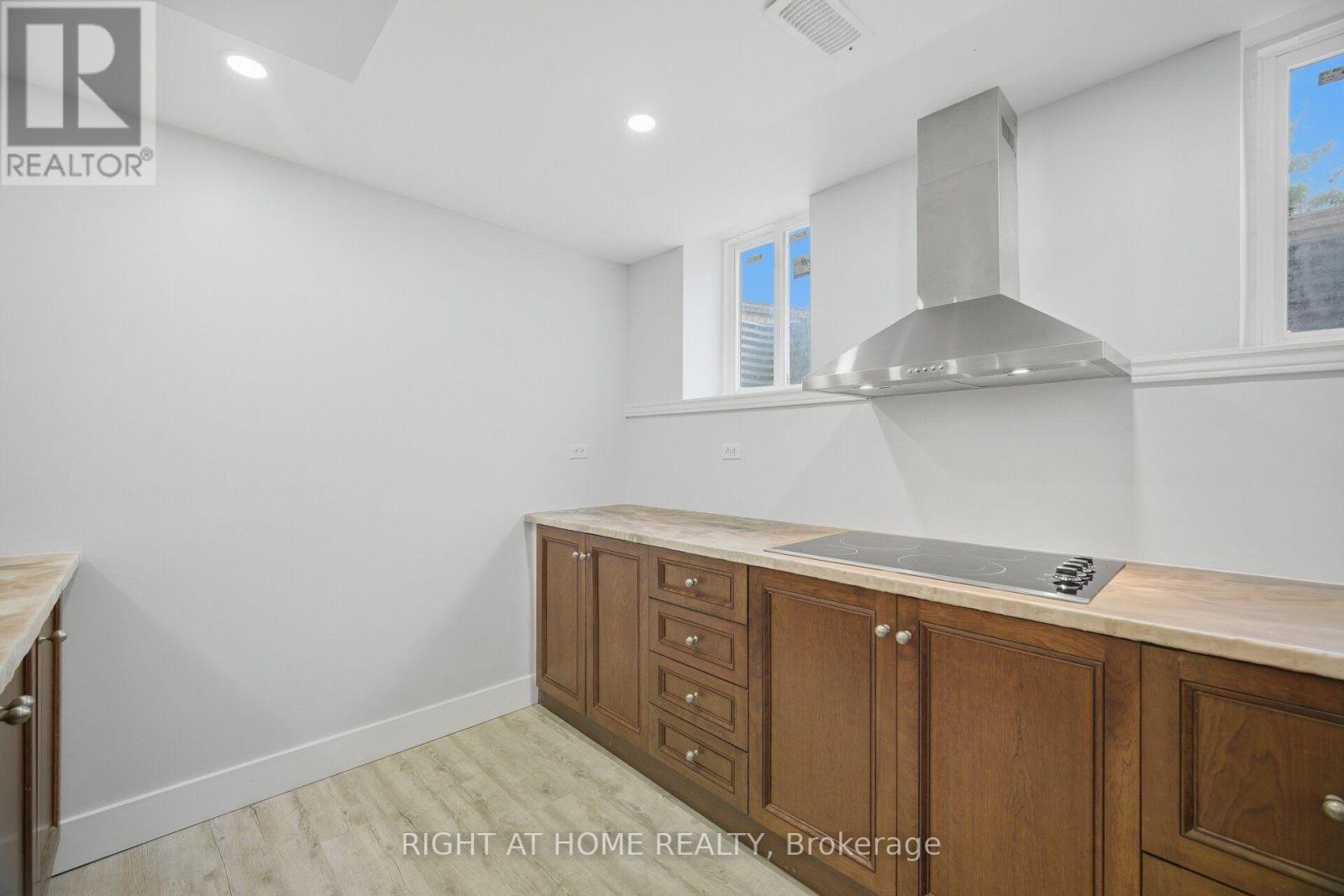355 BRISDALE DRIVE - 38