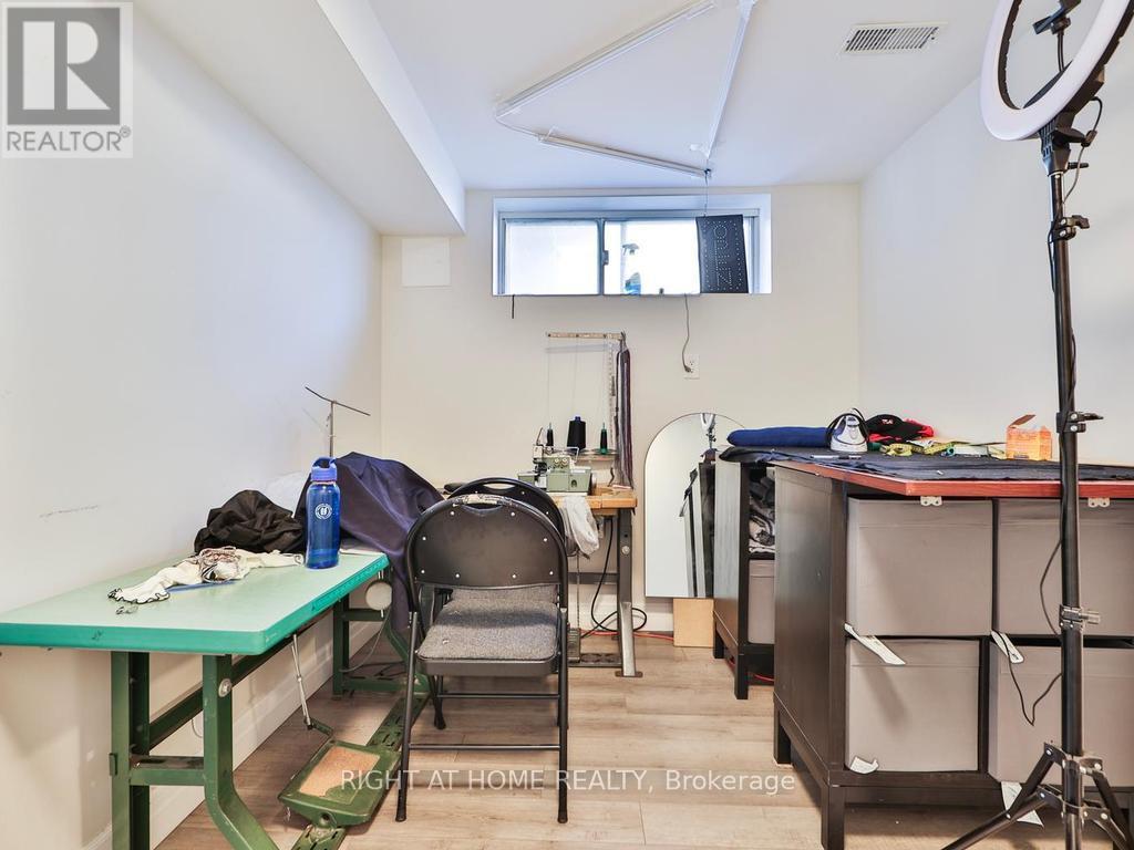 3174 WESTON ROAD - 33