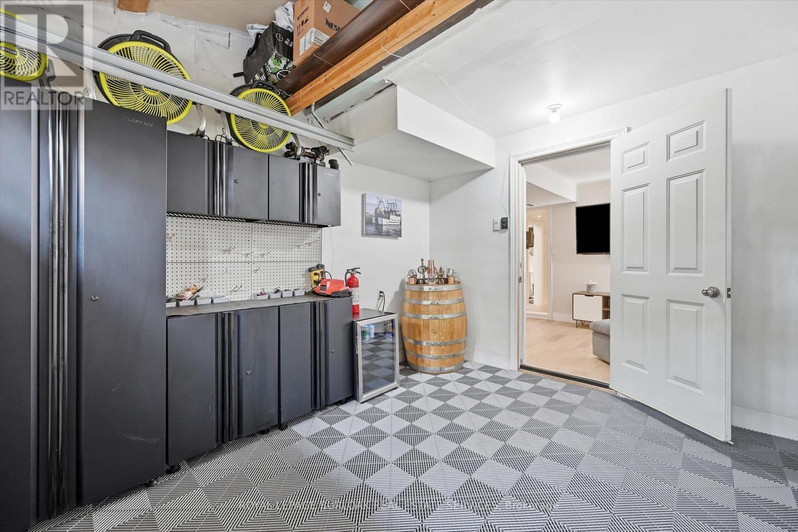 5474 SCHUELLER CRESCENT - 40
