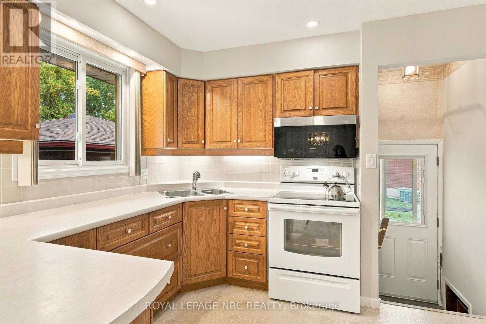 13 HARDWOOD GROVE - 10