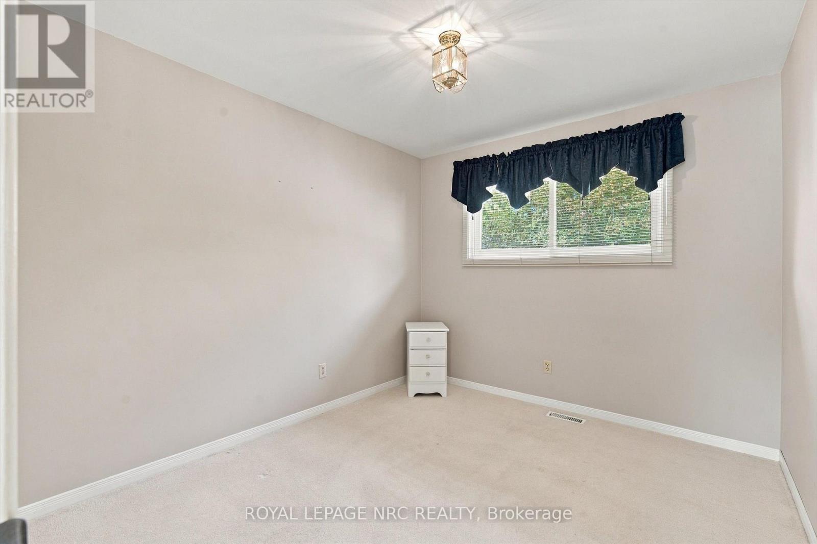 13 HARDWOOD GROVE - 23
