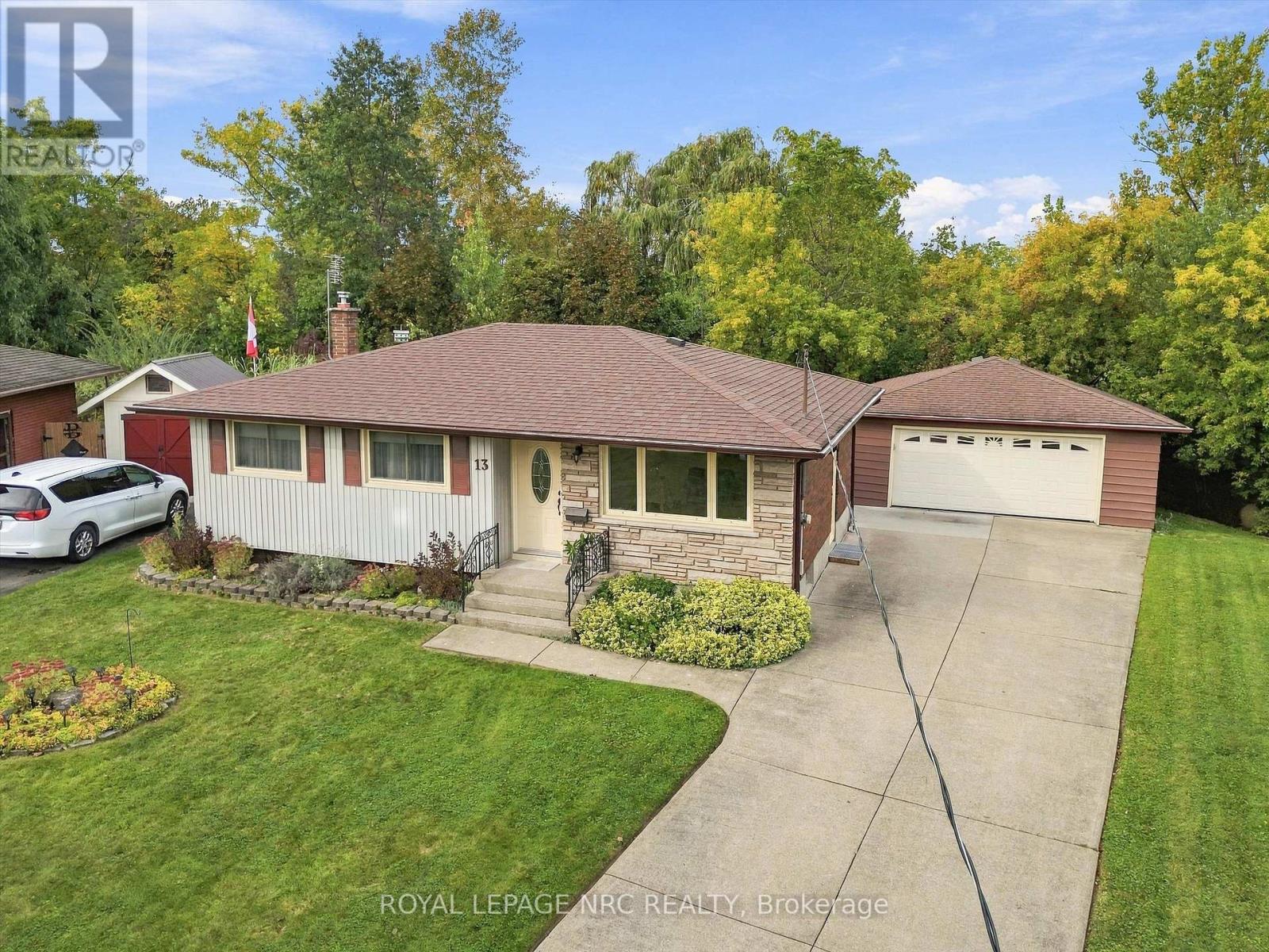 13 HARDWOOD GROVE - 40