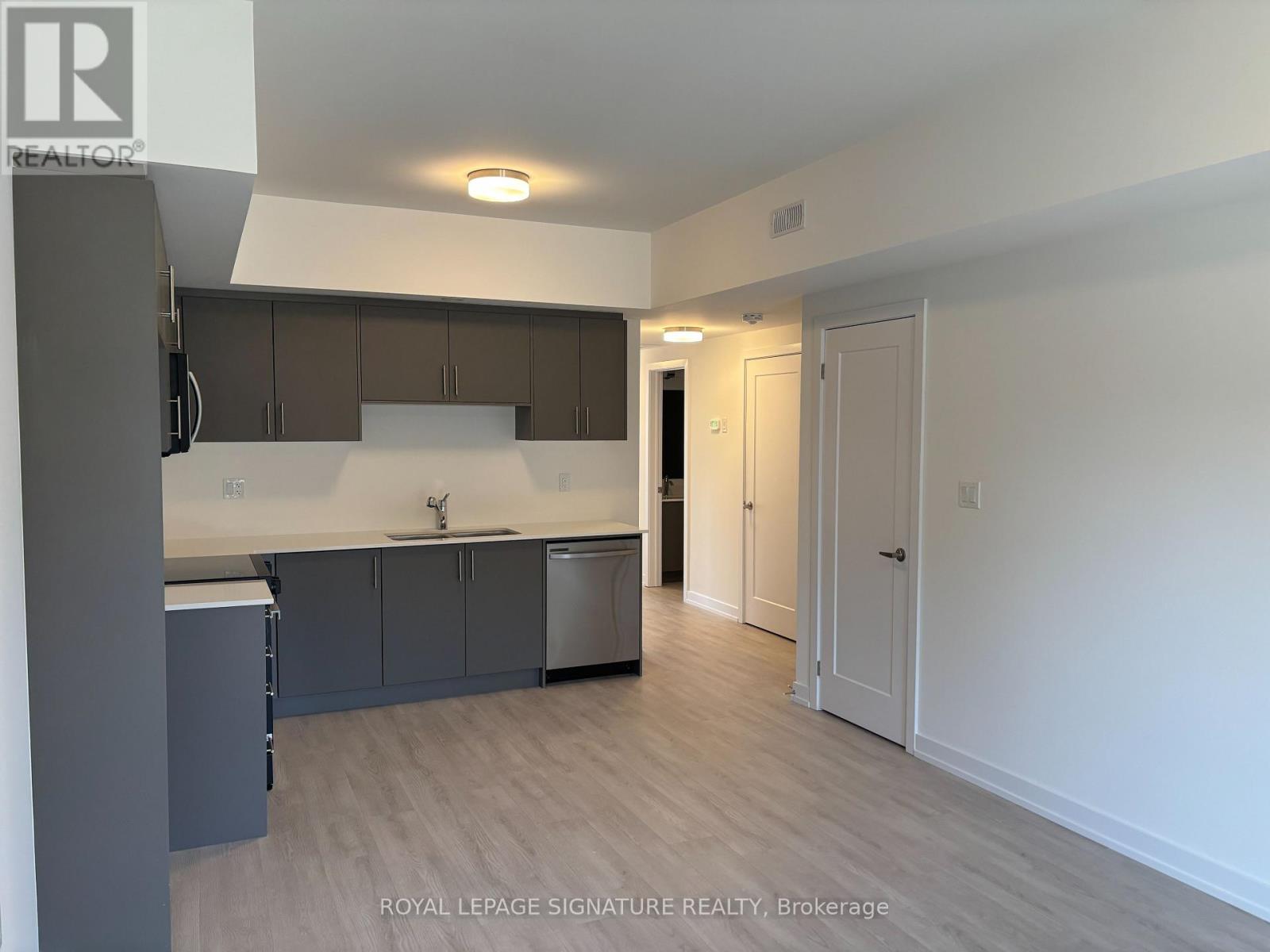 42 Lowes Road West — photo 4