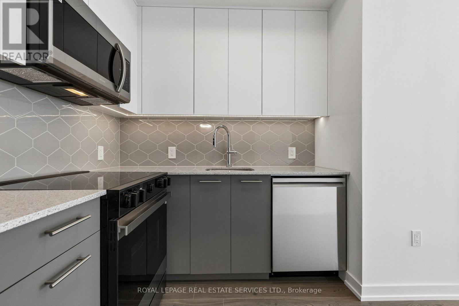 30 Francis Street South — photo 8