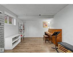 3706 41 Av Nw, Edmonton, AB T6L5M2 Photo 28
