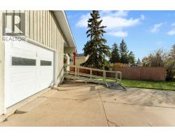 Bedroom - 6 Woodland Close, Sylvan Lake, AB T4S1L9 Photo 7