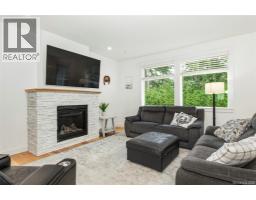 Primary Bedroom - 782 Salal St, Campbell River, BC V9H0E7 Photo 9