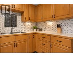 3pc Bathroom - 1415 Rosehill Drive Nw, Calgary, AB T2K1M3 Photo 9