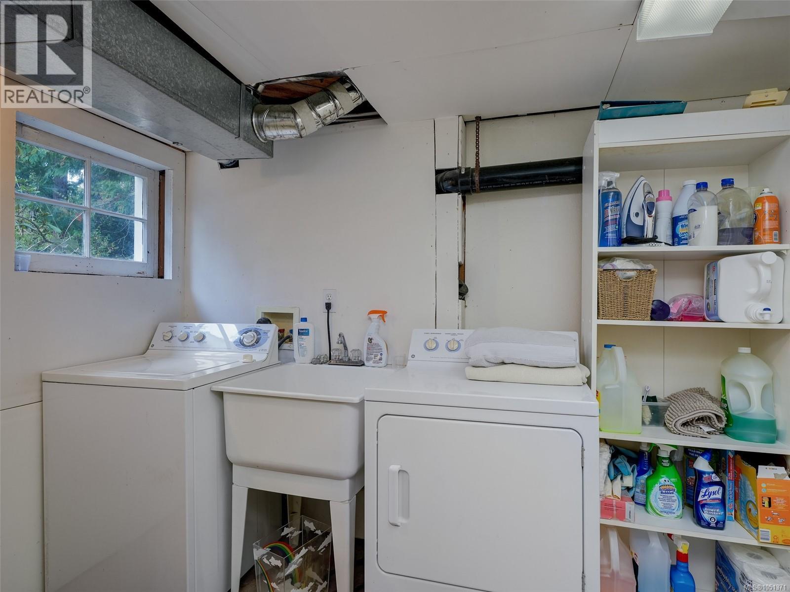  1240 Victoria Avenue, Oak Bay