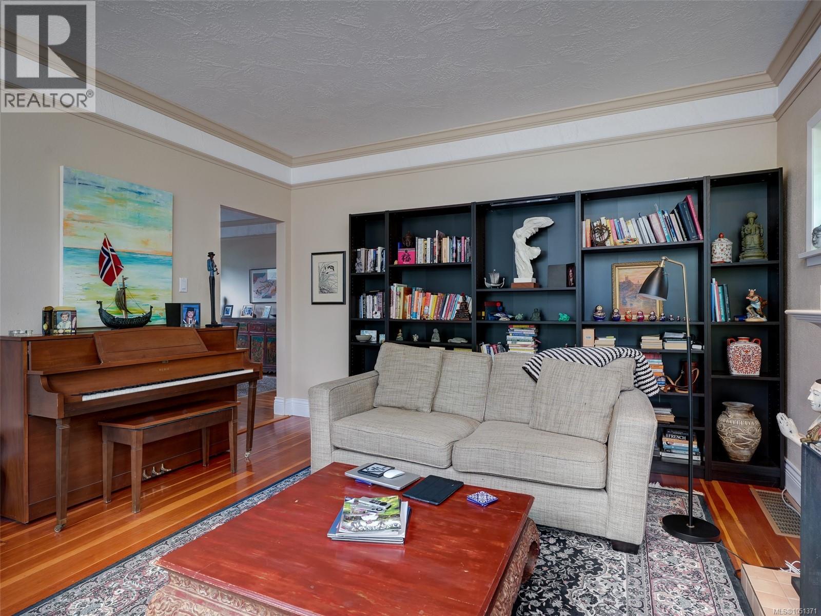 1240 Victoria Ave - 3