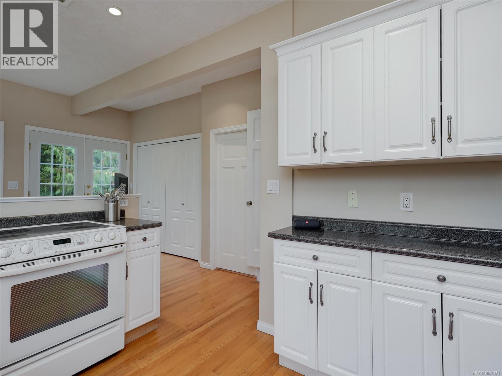  1240 Victoria Avenue, Oak Bay