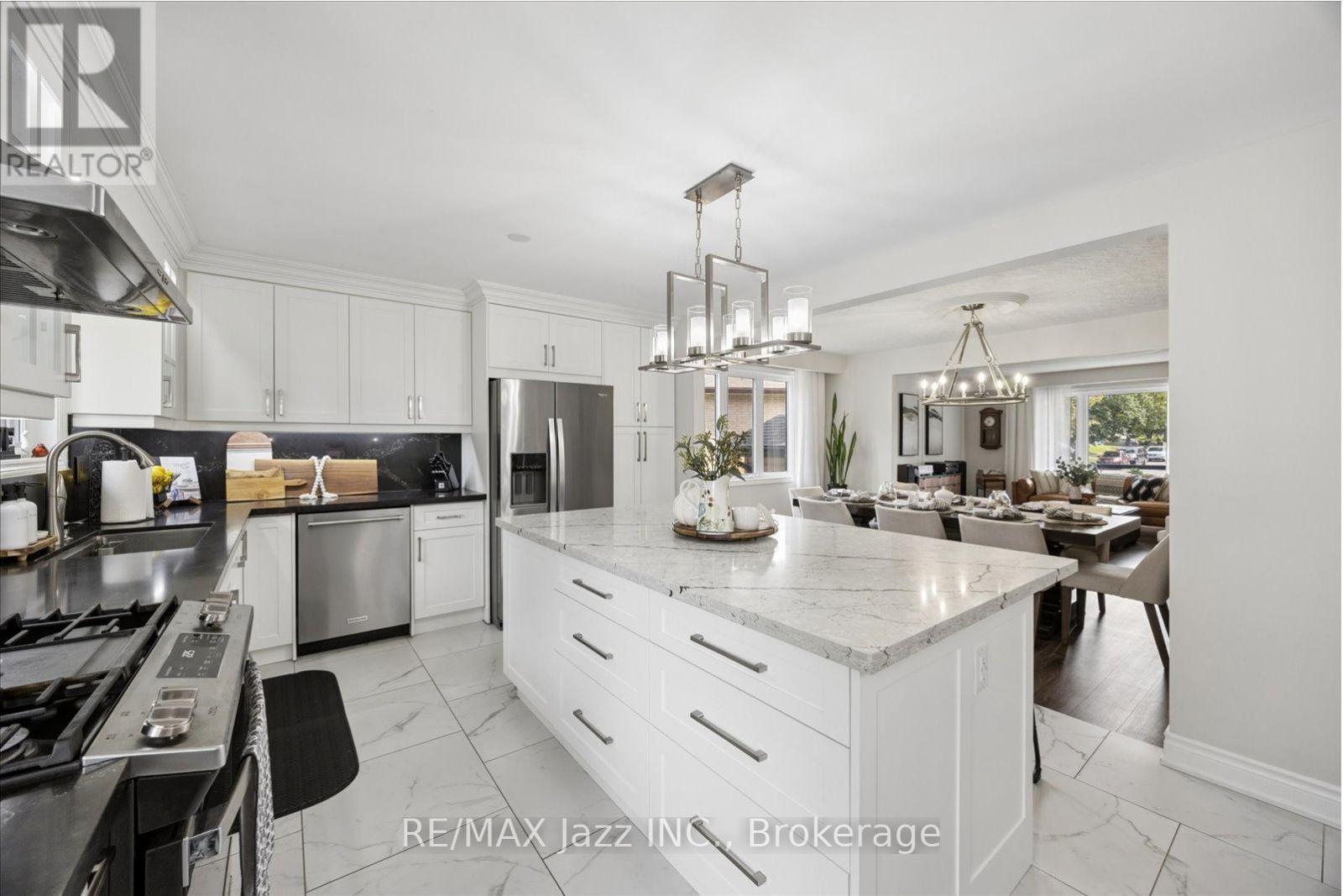 510 FAIRGLEN AVENUE - 16