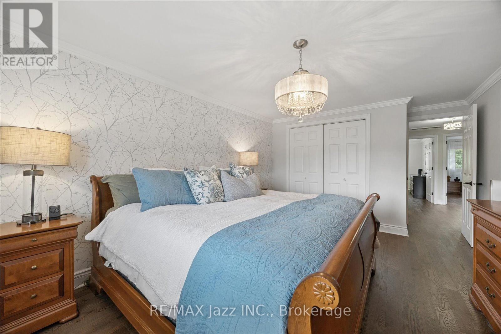 510 FAIRGLEN AVENUE - 24