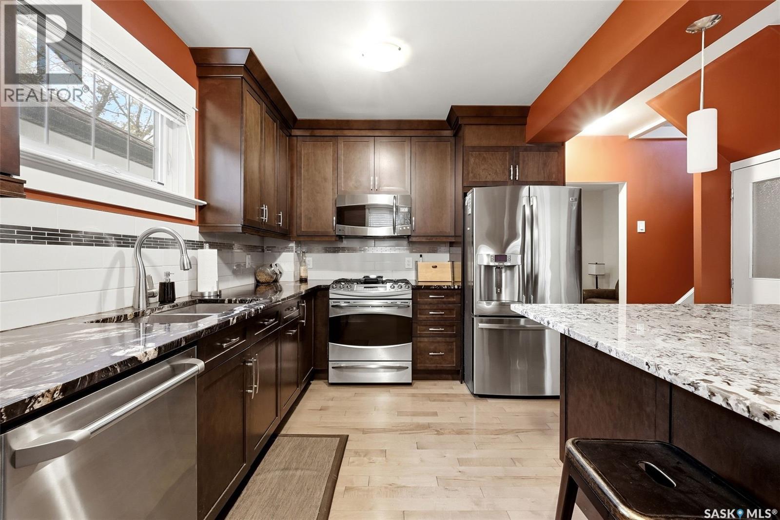 2257 Elphinstone STREET - 9
