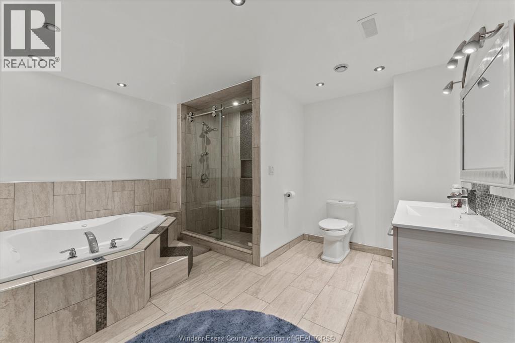 523 GOLFVIEW - Image 34