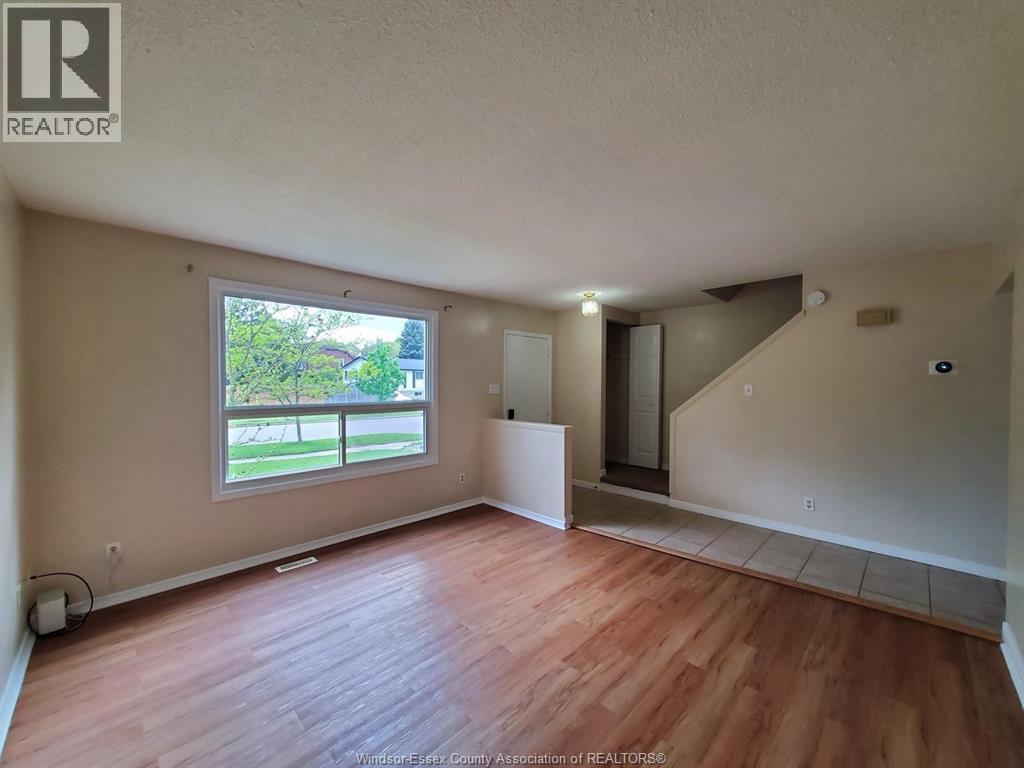 114 LILLIAN DRIVE Unit# B — photo 2