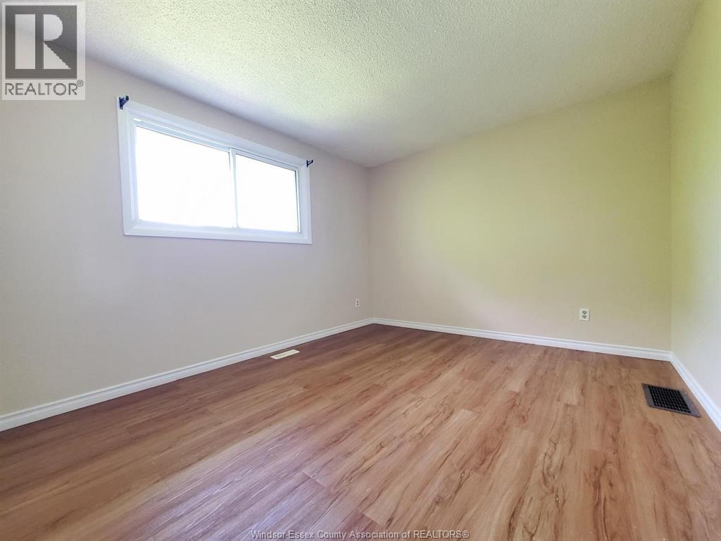 114 LILLIAN DRIVE Unit# B — photo 3