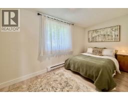 6376 Sunshine Coast Highway, Sechelt, BC V7Z0M3 Photo 17