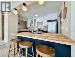 6376 Sunshine Coast Highway, Sechelt, BC V7Z0M3 Photo 7