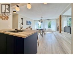 6376 Sunshine Coast Highway, Sechelt, BC V7Z0M3 Photo 9