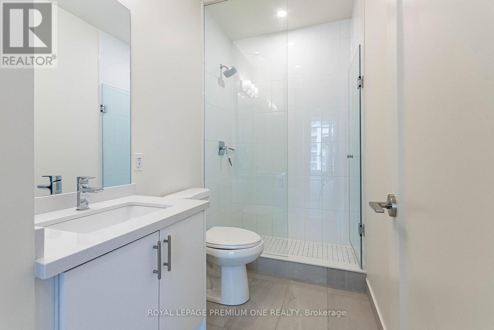 8960 Jane Street — photo 26