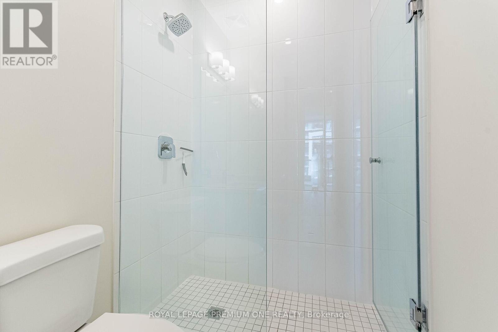 8960 Jane Street — photo 27