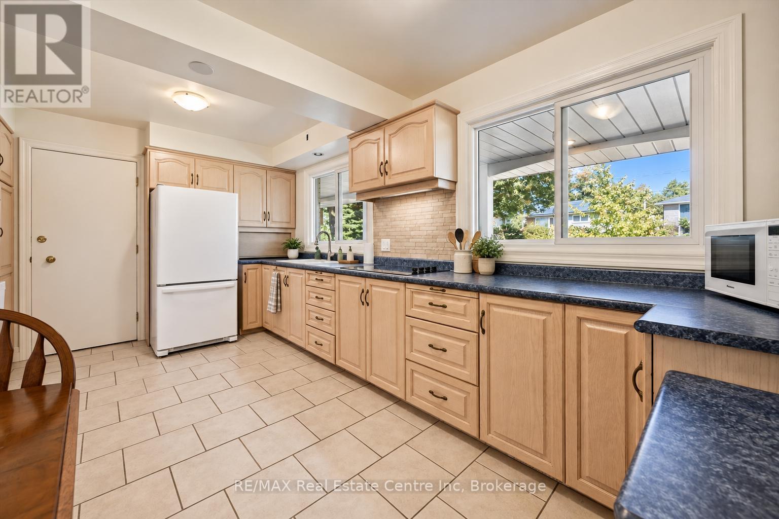 38 CALLANDER DRIVE - 6