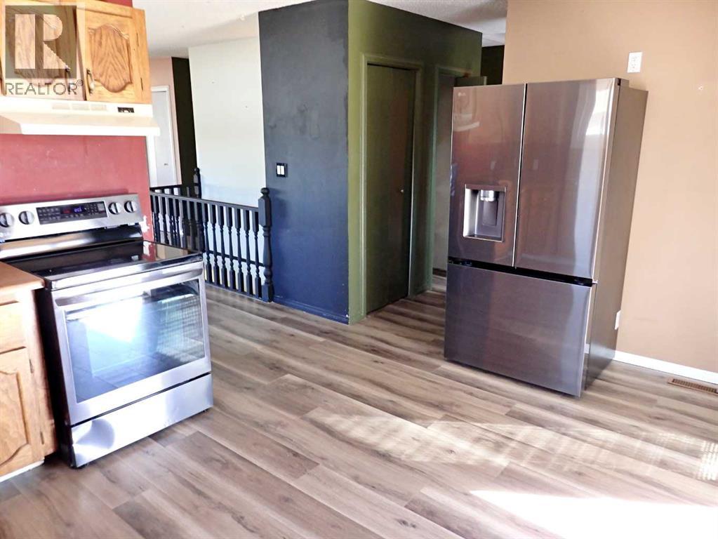 5819 51 Avenue - 11