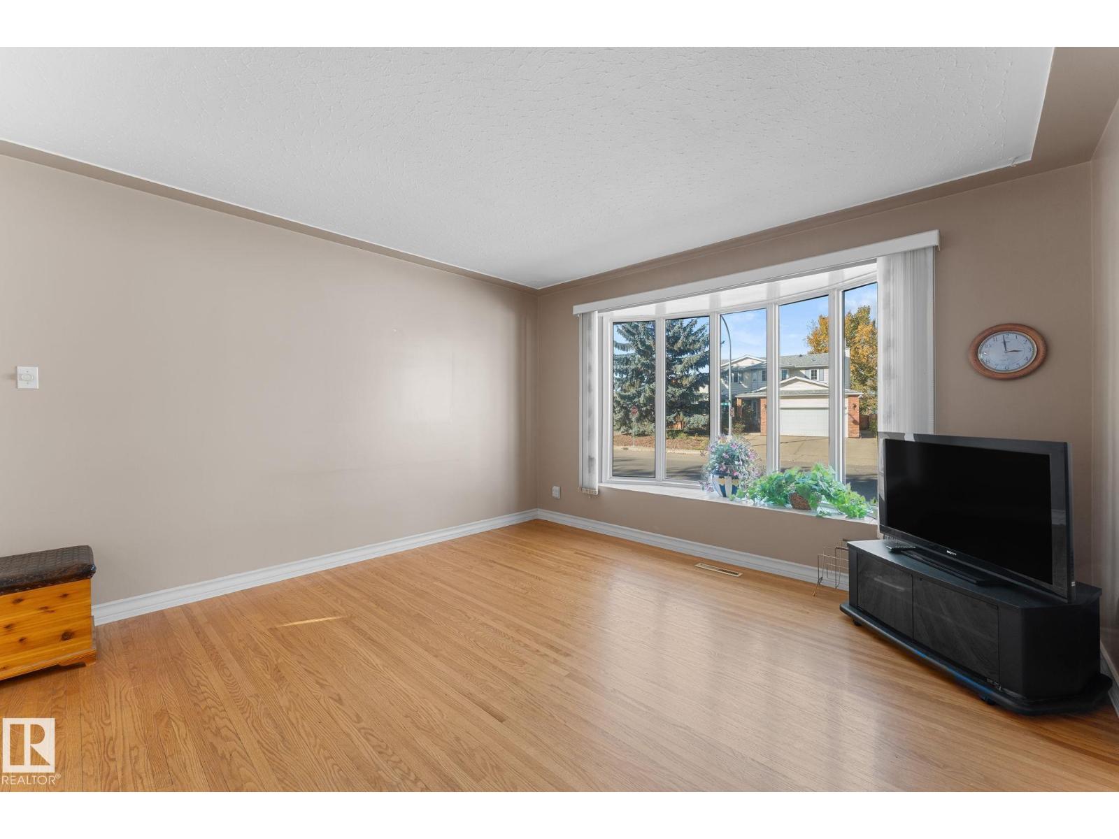 12227 58 ST NW - 10