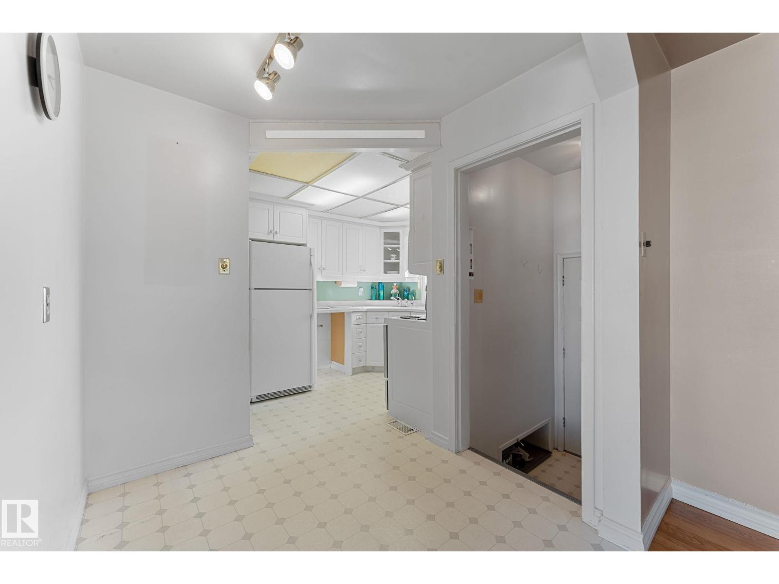 12227 58 ST NW - 17