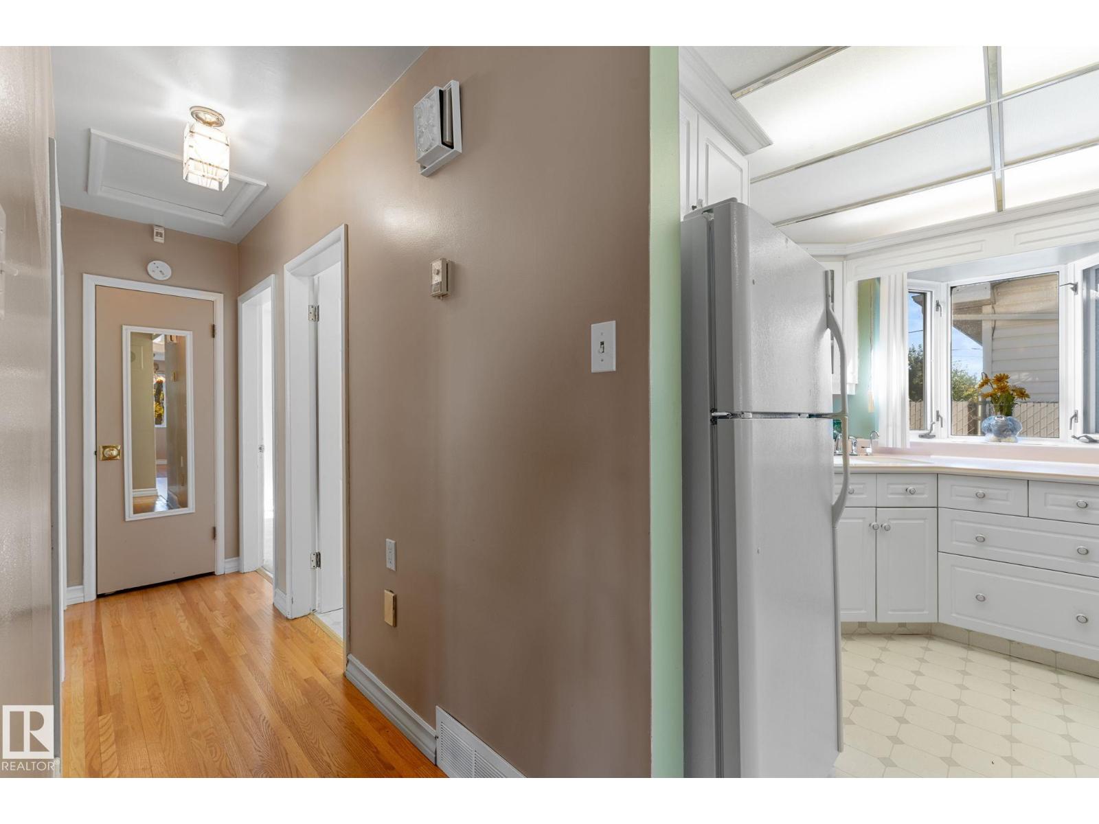 12227 58 ST NW - 22