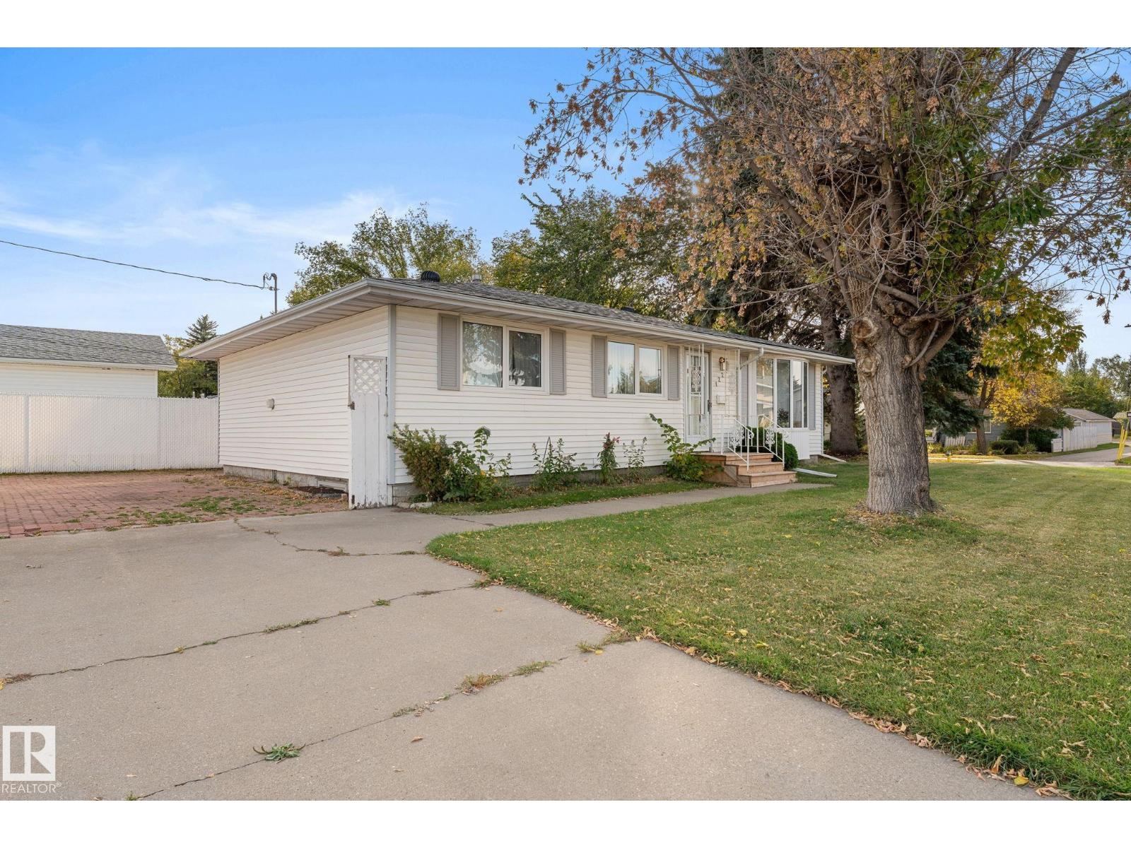 12227 58 ST NW - 4