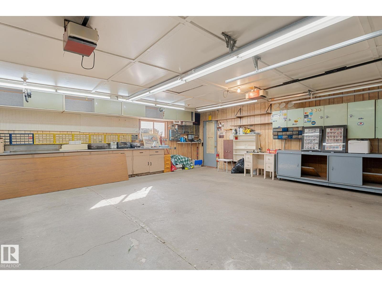 12227 58 ST NW - 43