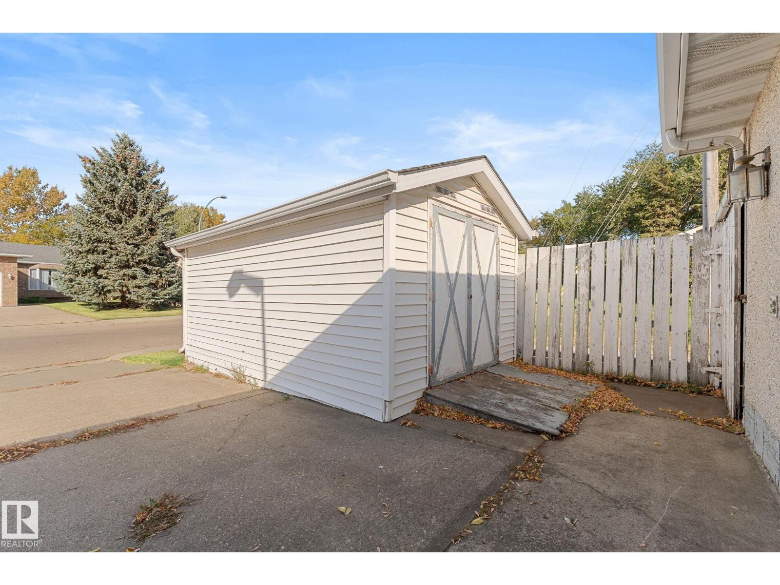 12227 58 ST NW - 44