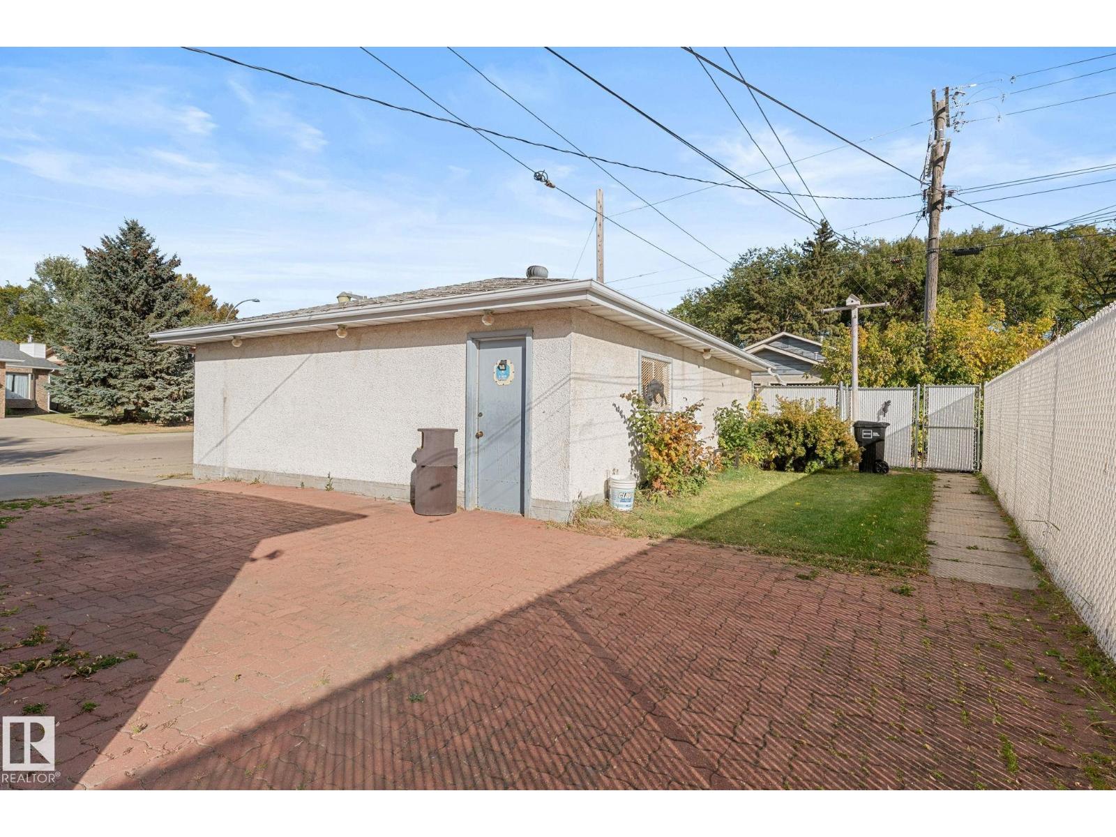 12227 58 ST NW - 45