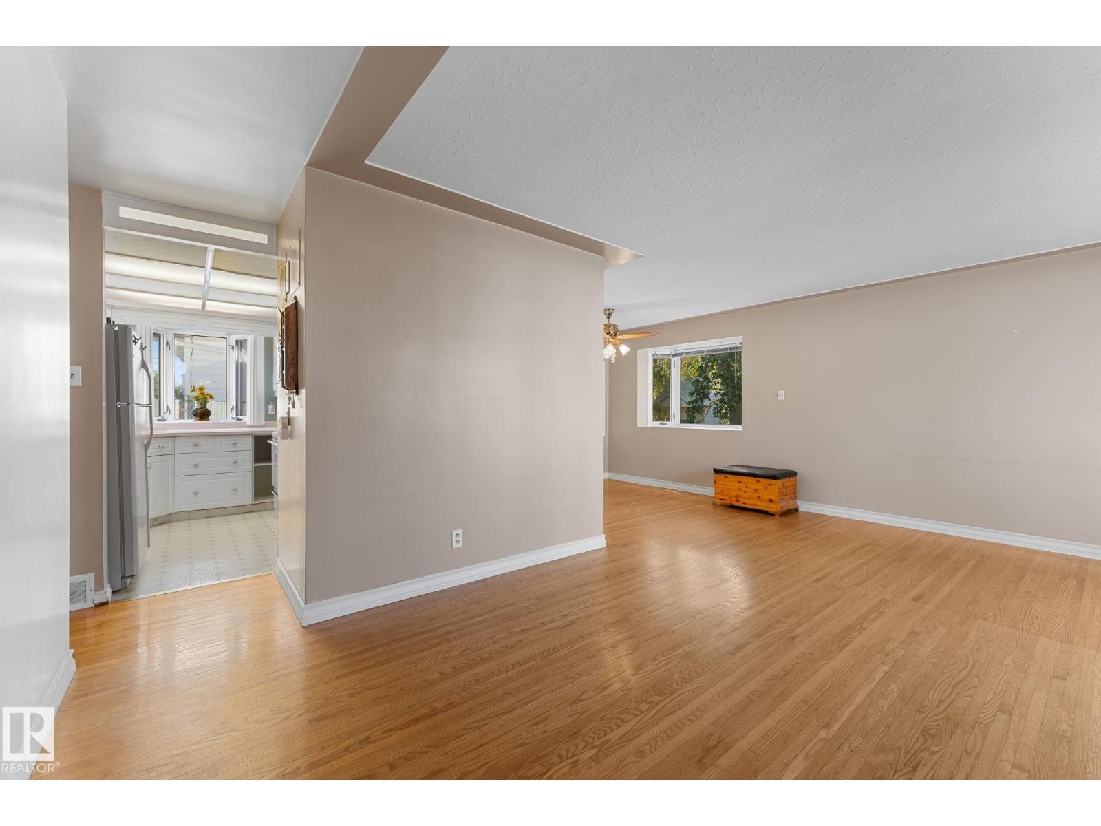 12227 58 ST NW - 9