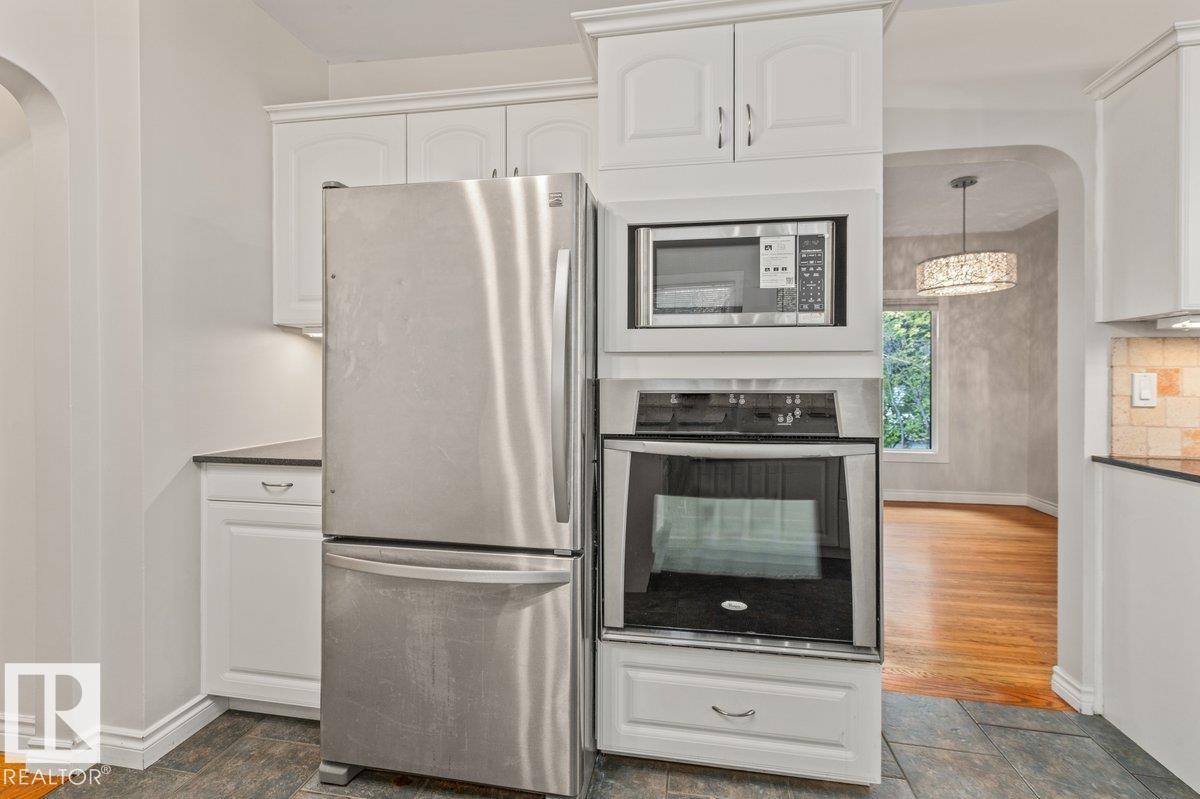 11631 130 ST NW - 10