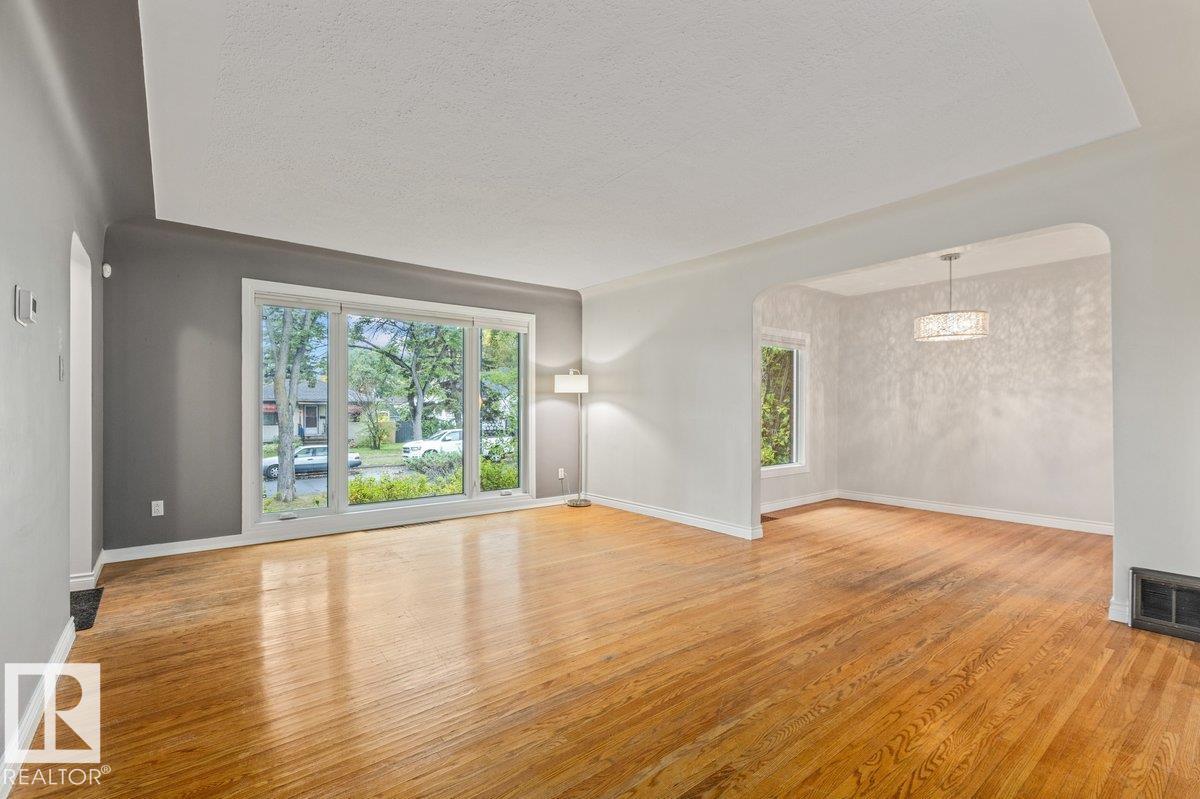 11631 130 ST NW - 4