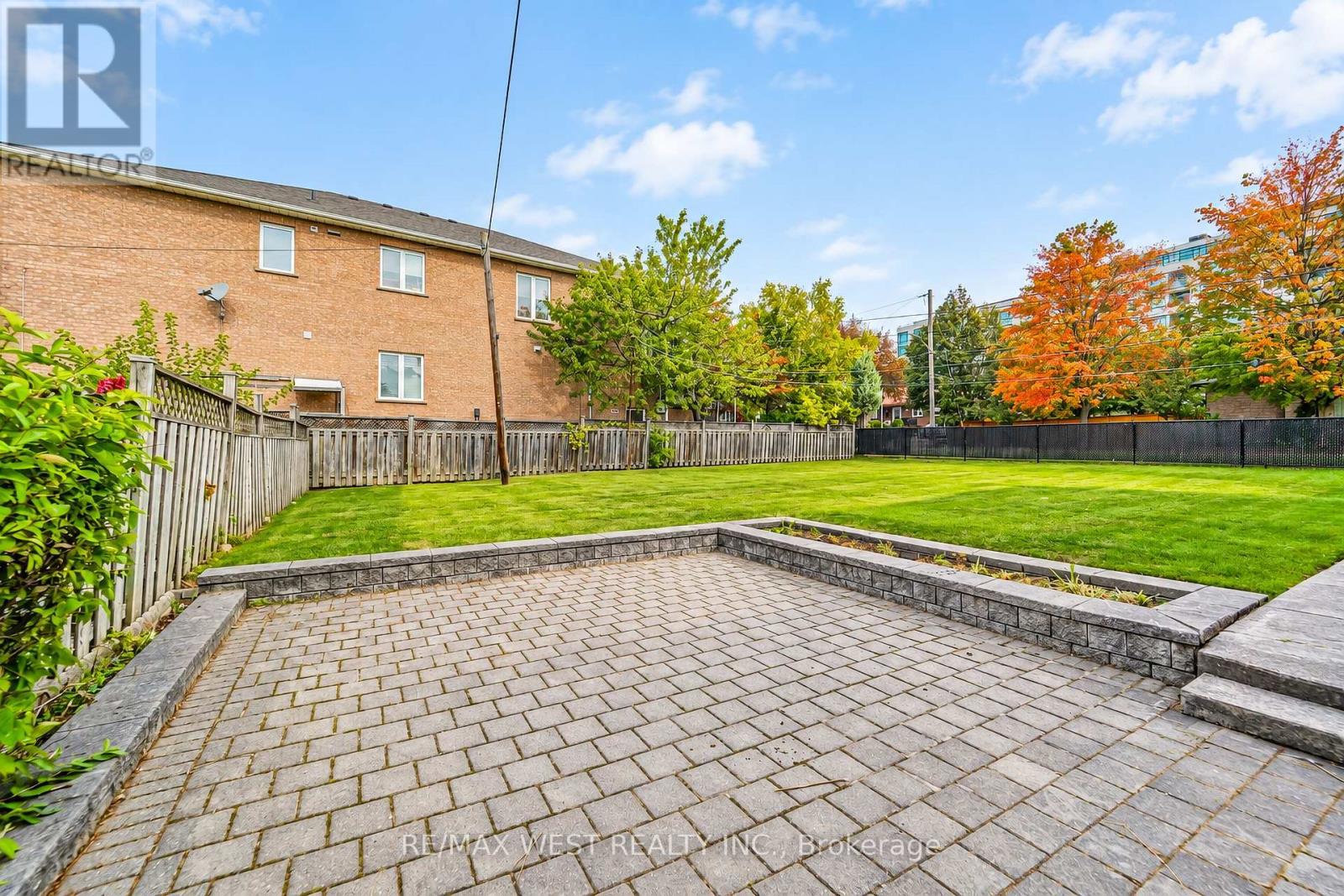 428 MAPLE LEAF DRIVE - 10