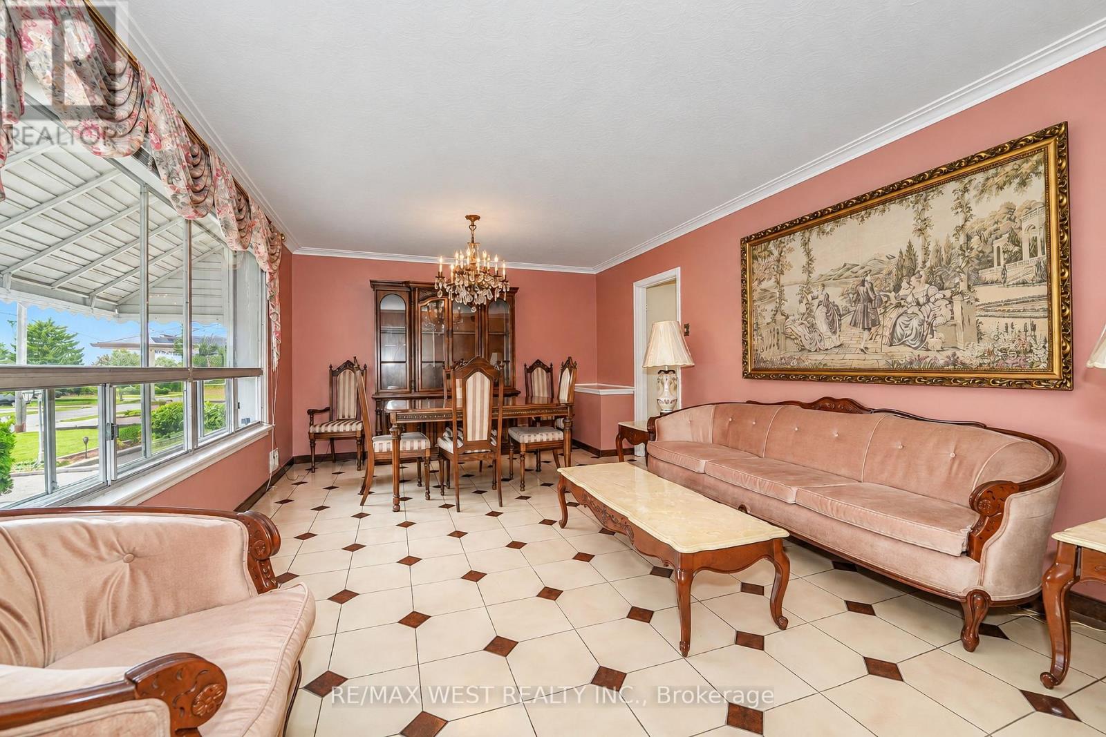 428 MAPLE LEAF DRIVE - 4
