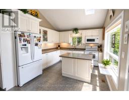 27 Hillcrest Avenue, Kawartha Lakes, ON K0M2B0 Photo 10