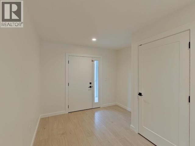 7129 EDGEHILL CRESCENT - 18