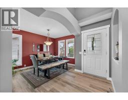 5pc Bathroom - 212 Cresthaven Place Sw, Calgary, AB T3B5W4 Photo 7