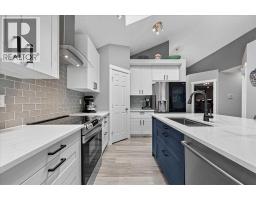 2pc Bathroom - 212 Cresthaven Place Sw, Calgary, AB T3B5W4 Photo 11
